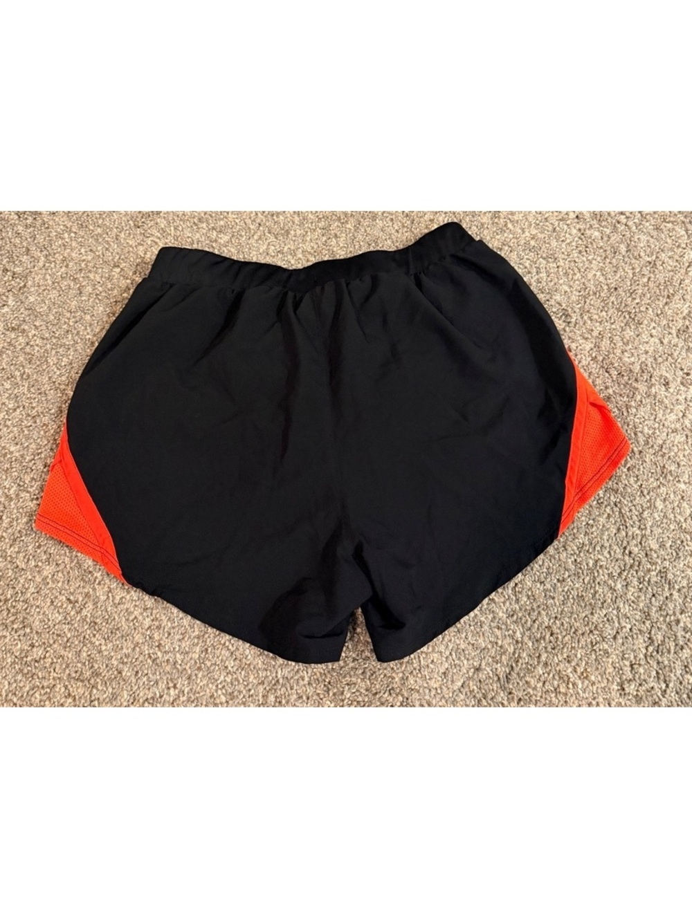 Under Armour HeatGear Black & Red Running Shorts Small - Picture 4 of 5